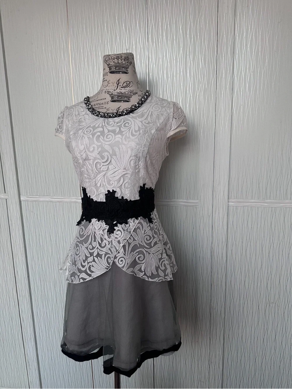 Soma light gray sleep top with contrast stitch
